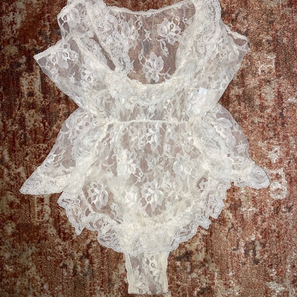 Vintage White Lace Teddy Bodysuit - Picture 4 of 6